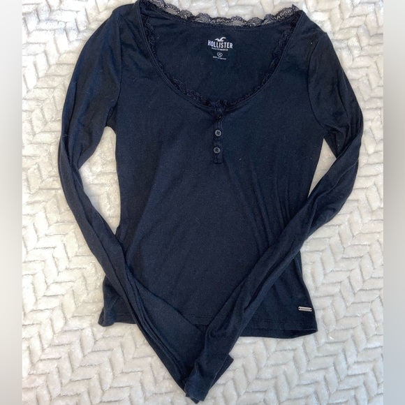 Hollister fall and winter tee long sleeve top bundle size medium - Picture 4 of 5